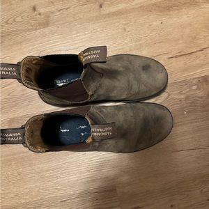 Blundstone 585 in rustic brown